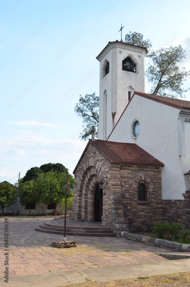 Naklejka premium Jujuy, Argentina: Antigua iglesia del pueblo Libertador Gral. San Martin. Pueblo azucarero 