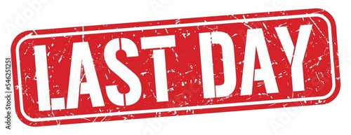 Foto LAST DAY text written on red stamp sign.