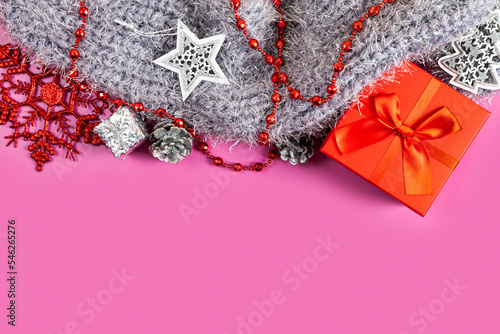 Fototapeta Naklejka Na Ścianę i Meble -  Christmas decorations, gift box, sled, garland on a red background.