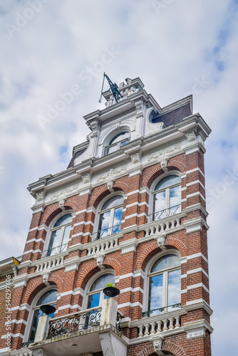 Flat looking facade in Amsterdam