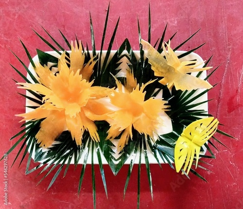 flowers on the wall carrot