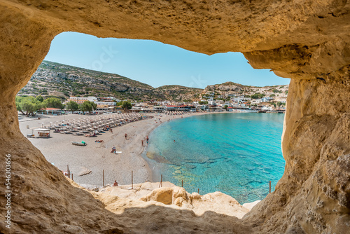 Obraz na płótnie matala beach, crete island, greece: sceniv view from famous caves to the beautiful coast and village w salonie