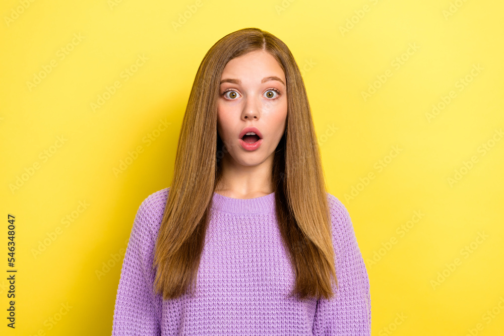 Photo of astonished afraid scared lady wear stylish violet autumn sweater impressed negative news isolated on yellow color background Photo of astonished afraid scared lady wear stylish violet autumn sweater impressed negative news isolated on yellow color background