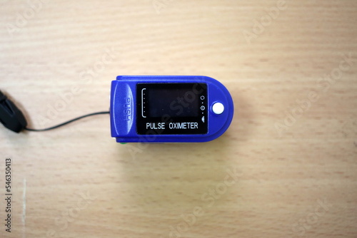 Wallpaper Mural Pulse oximeter is a device for determining the level of saturation and pulse rate. Torontodigital.ca