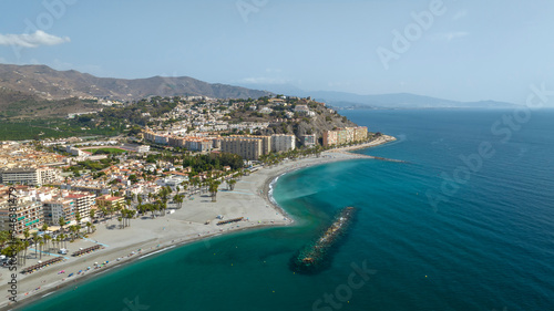 vista aérea de la costa de Almuñécar en la provincia de Granada, España 