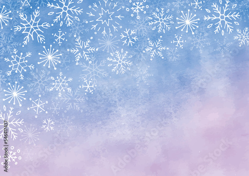 手描きの雪の結晶と淡い青の水彩背景

