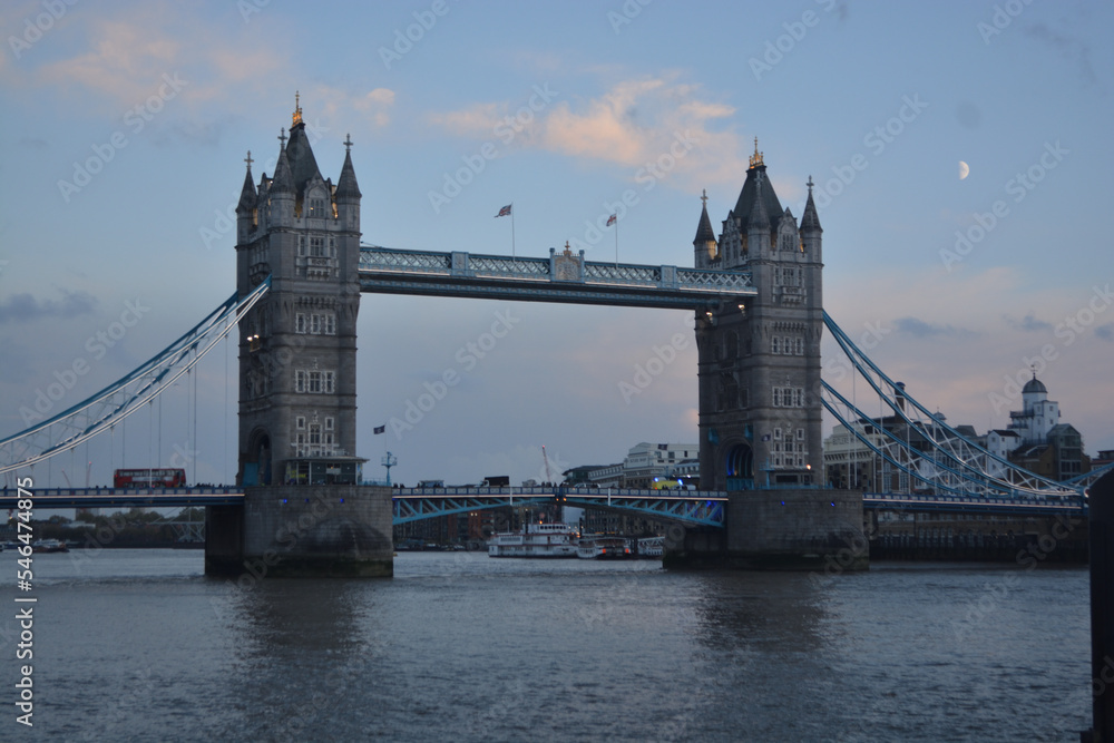 Obraz premium London landmark Towerbridge at dawn, a famous sight in the UK