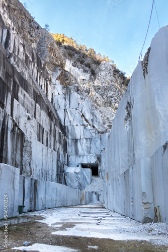 abandoned marble quarry on the Apuan Alps, Carrara, Italy (ID: 546500224)