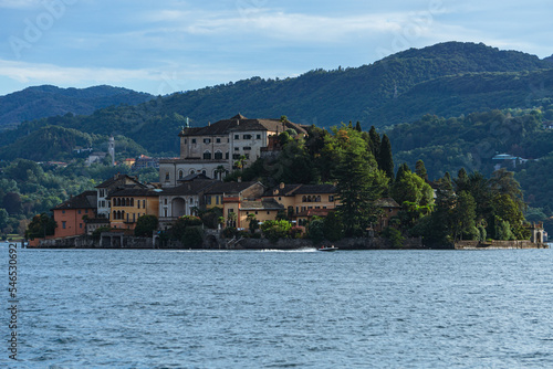 Lake orta and the island of san giulio, an important tourist destination in piedmont, seen during a summer day from the town of Orta San Giulio, Italy - August 2022. © Roberto