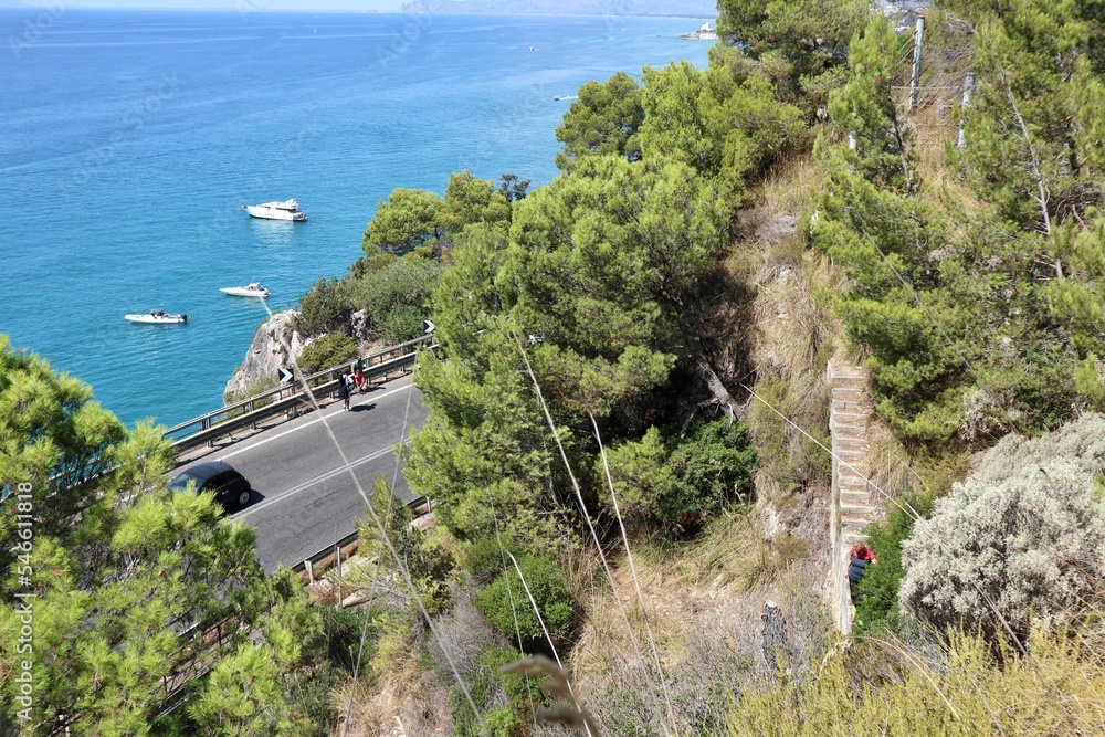Sperlonga - Escursionisti sulla Via Flacca alla fine del sentiero