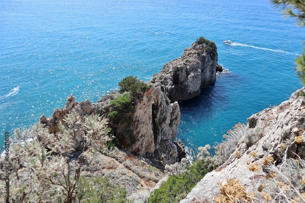 Sperlonga - Scogliera di Capovento dal sentiero