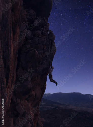 
EPIC CLIMBING IN THE MOUNTAIN STARNIGHT 
