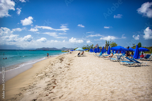 Nevis: Pinney´s Beach - Saint Kitts and Nevis