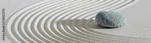 Obraz  z motywem  textured sand and stone in Japanese zen garden