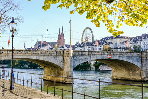 Basel, Rhein, Rheinbrücke, Altstadt, Münster, Kleinbasel, Rheinufer, Stadt, Altstadthäuser, Grossbasel, Herbst, Herbstmesse, Riesenrad, Herbstfarben, Schweiz photo