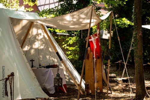 Εκτύπωση καμβά Medieval encampment with a tent and the Denmark flag hanging outside