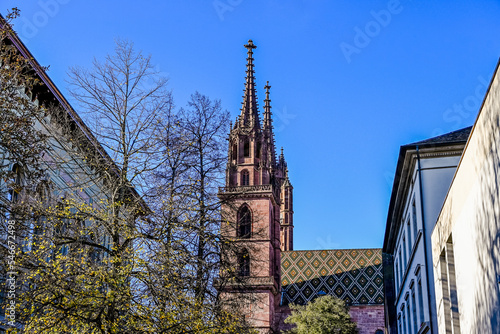 Basel, Rittergasse, Altstadt, Altstadthäuser, Münster, Münsterplatz, Pfalz, Stadt, Kirche, Grossbasel, Kirchturm, Kreuzgang, Herbst, Herbstlfarben, Herbstmesse, Rhein, Basel-Stadt, Schweiz  photo