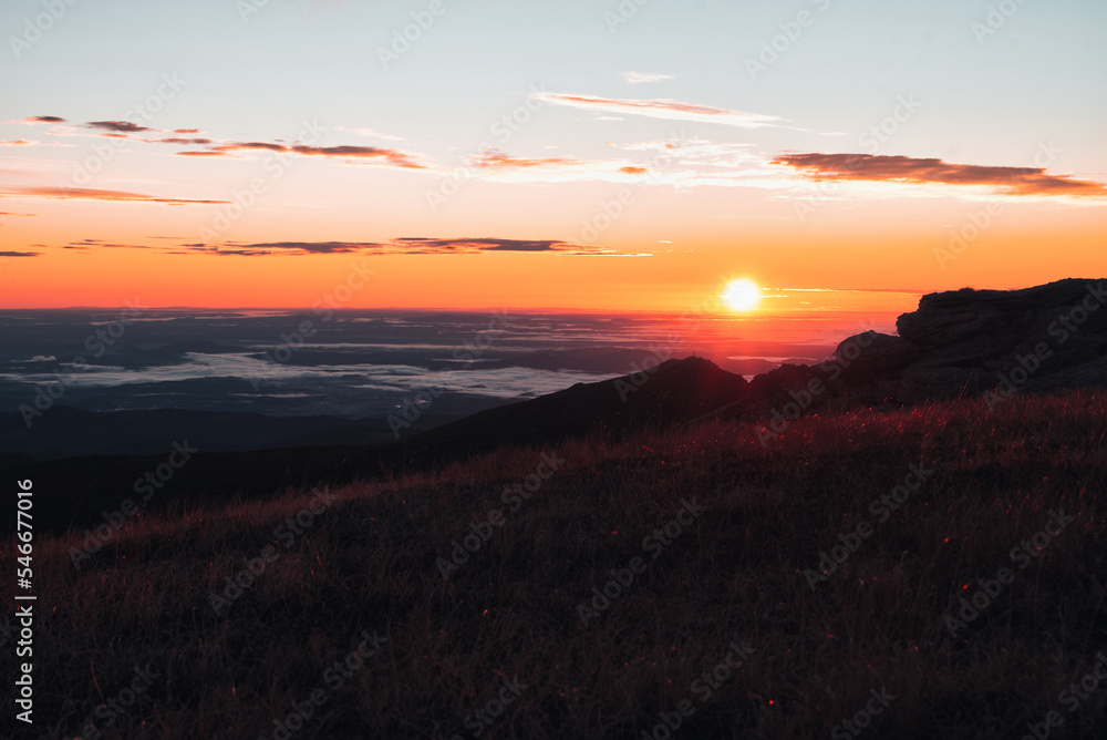 Obraz premium sunset in the mountains