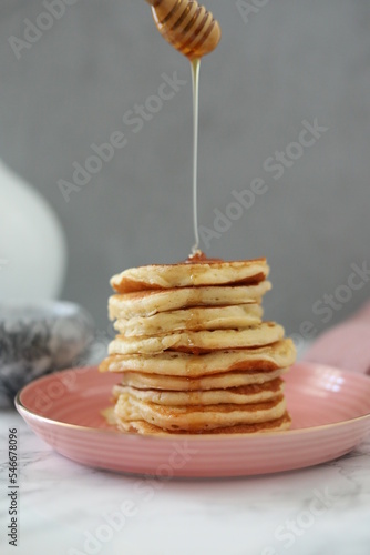 pancakes with honey