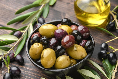 green olives and black olives with olive oil  healthy eating antioxidants 