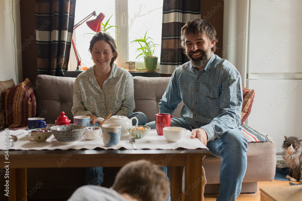 parents laugh at their child parents laugh at their child