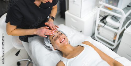 Papier peint Relaxing massage and traditional face-lift concept