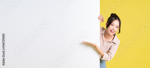 Fotografie image of asian girl standing and posing with billboard