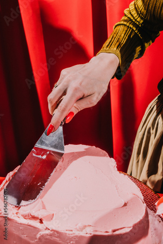 Confectioner applies butter cream