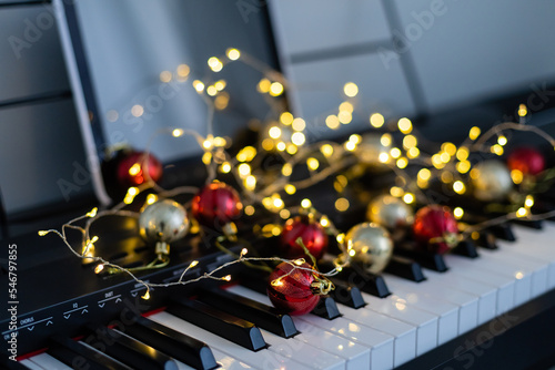 Canvas Print Piano keyboard with Christmas garland close up