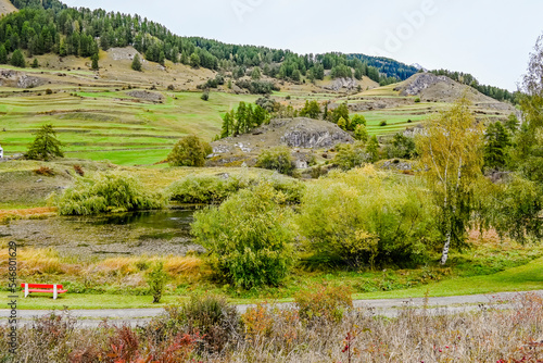 Ardez, Dorf, Bergsee, Ruine, Felsen, Unterengadin, Alpen, Graubünden, Wanderweg, Holzbank, Il Lai, Herbst, Herbstfarben, Schweiz