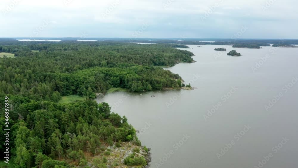 château au bord du lac Hjälmaren en Suède près d'Örebro château au bord du lac Hjälmaren en Suède près d'Örebro