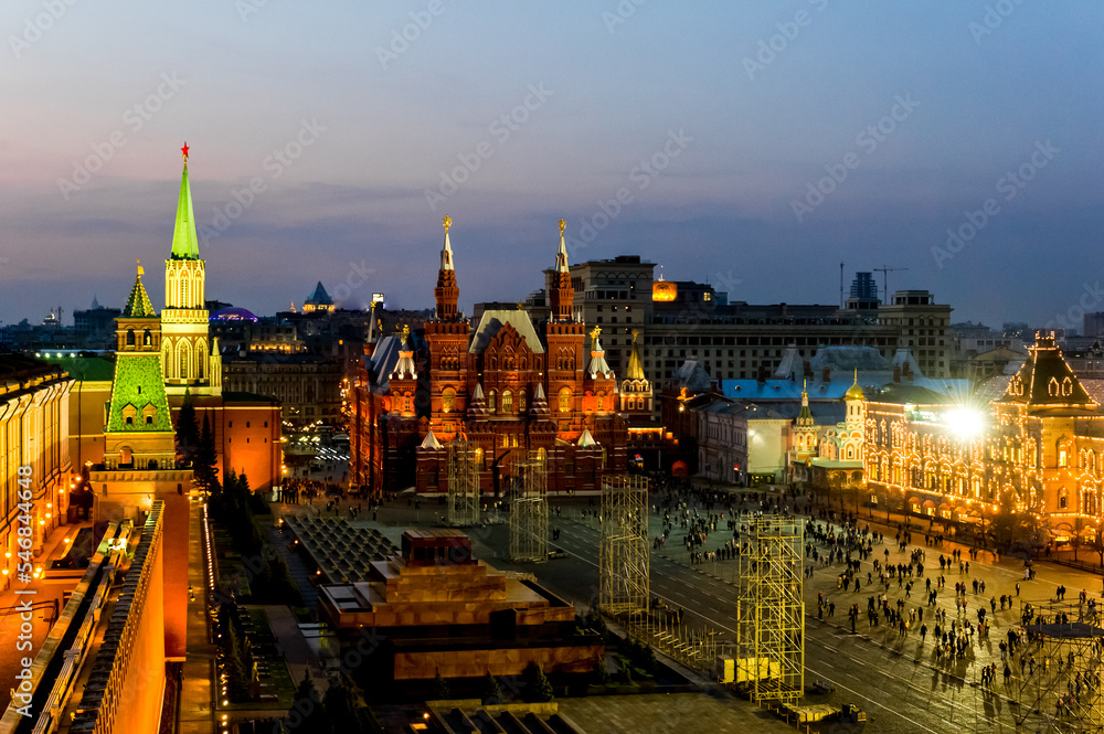 Naklejka premium Panoramic view of the Red Square in Moscow from Kremlin wall and tower