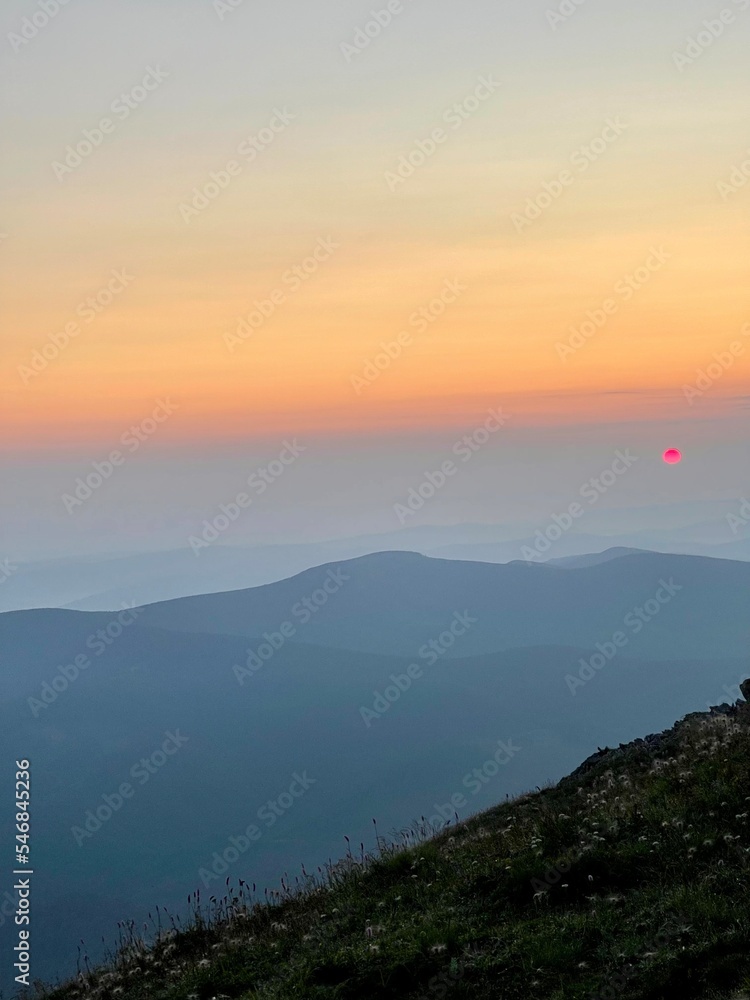 Obraz premium sunrise in the mountains