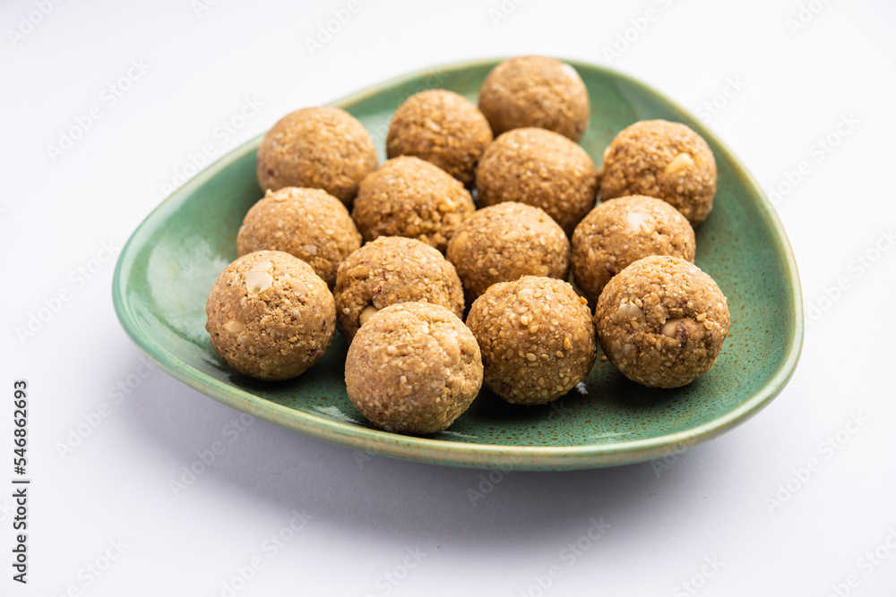 Til Gul laddoo, Sesame jaggery ball, til ke laddo or tilgul for Makar Sankranti Festival in India Til Gul laddoo, Sesame jaggery ball, til ke laddo or tilgul for Makar Sankranti Festival in India