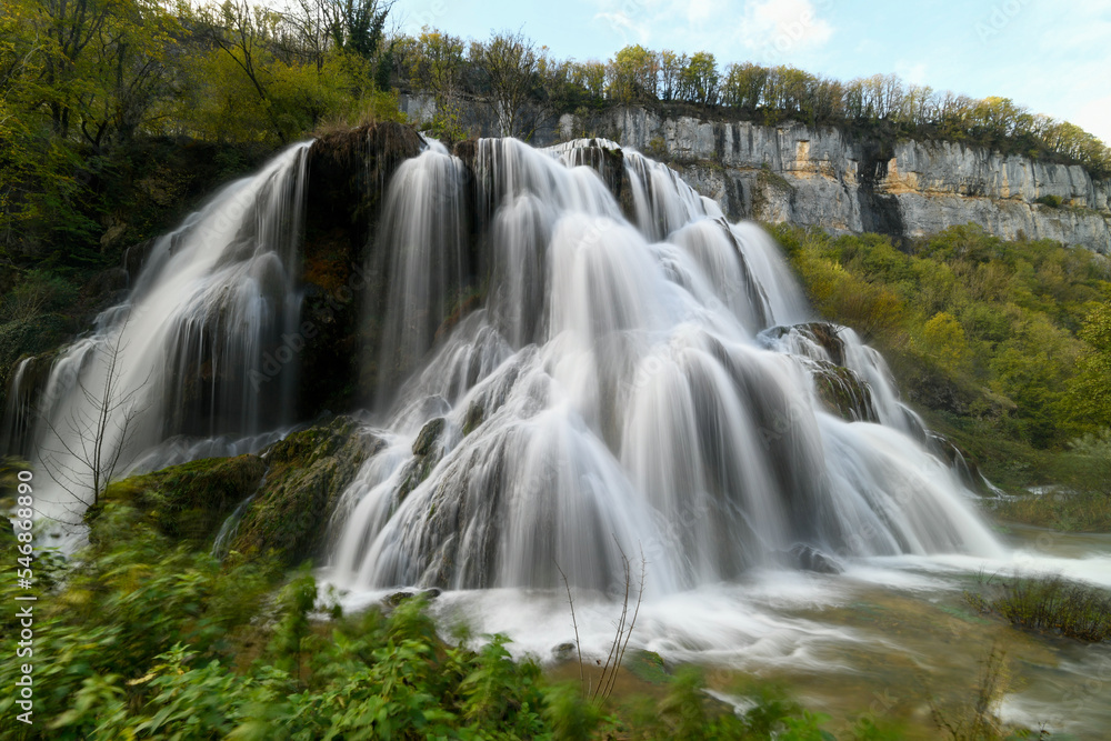 Fototapeta premium cascade des Tufs Beaume les messieurs