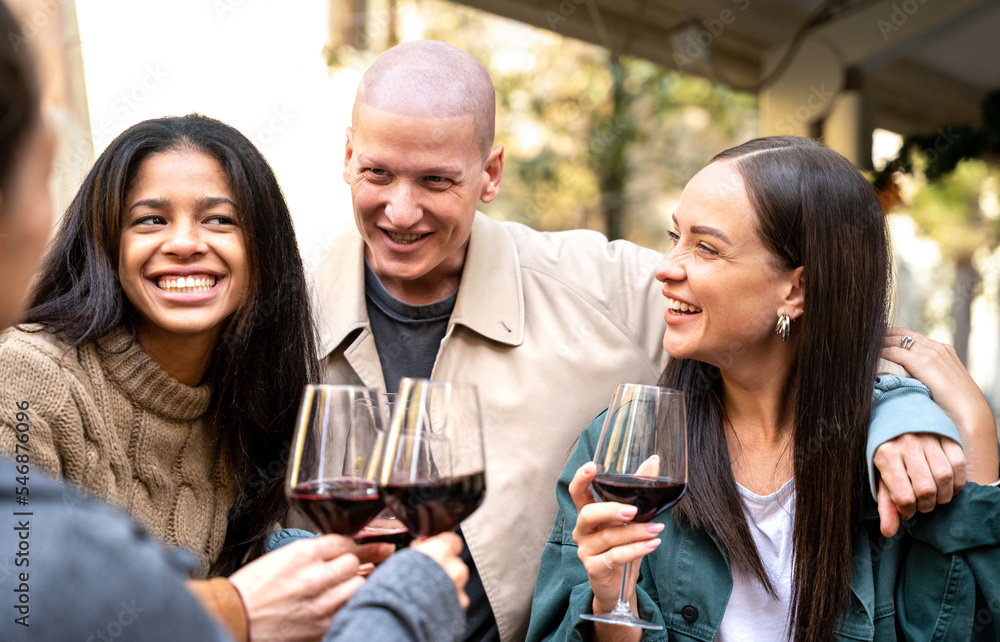 Happy friends toasting wine at bar dehor - Friendship lifestyle concept with young millennial people enjoying time together at open air cafe - Focus on central man Happy friends toasting wine at bar dehor - Friendship lifestyle concept with young millennial people enjoying time together at open air cafe - Focus on central man