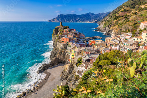 Fototapeta Naklejka Na Ścianę i Meble -  Scenic view of the small village of Vernazza, Cinque Terre against the blue Mediterranean sea
