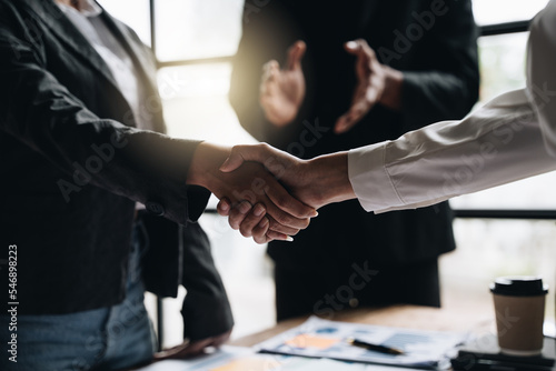 Wallpaper Mural Business people shaking hands in a meeting room. Torontodigital.ca