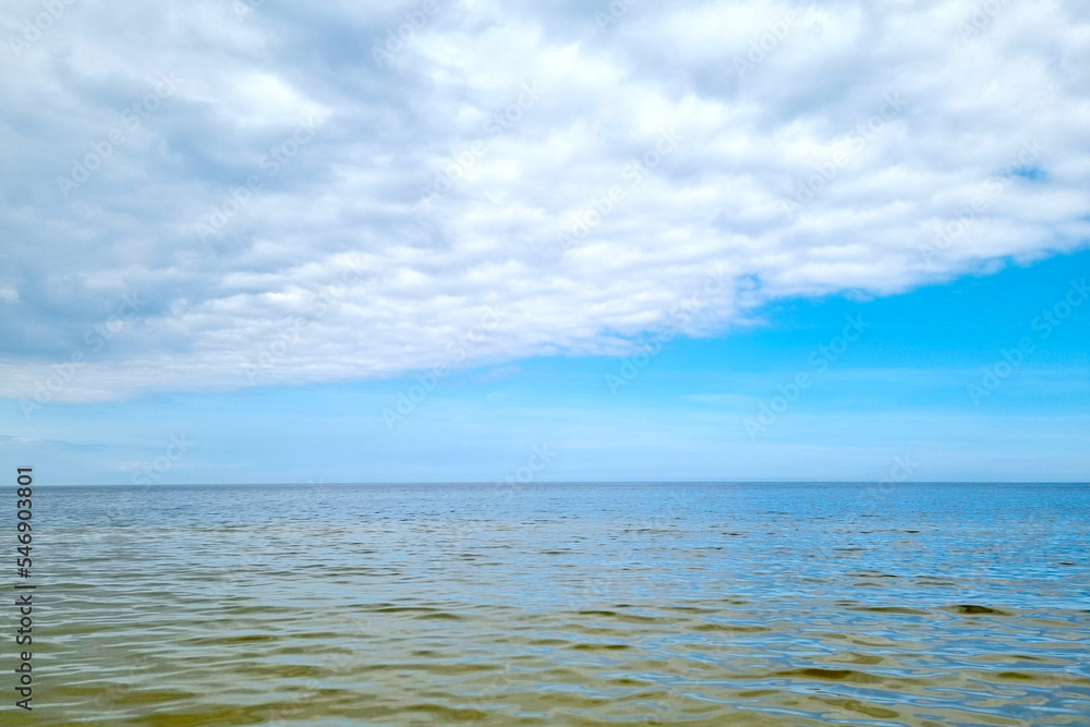Obraz premium Beautiful nature and seafront views on a sunny day.