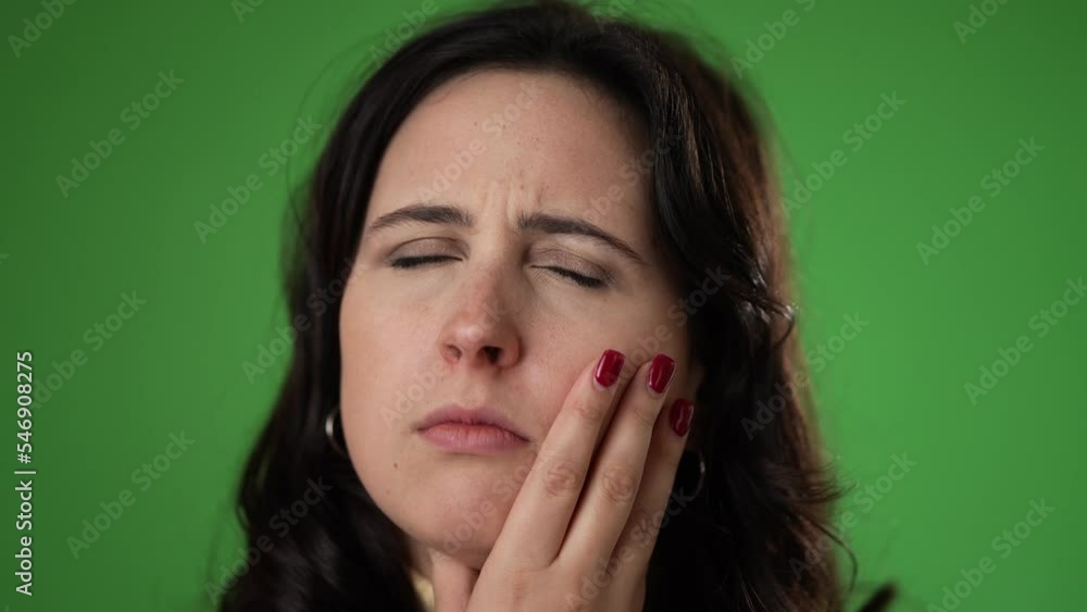 Portrait of thinking, smart puzzled pensive young woman 20s looks around thinks comes up with ideas raised finger thumbs up isolated on green screen background studio Portrait of thinking, smart puzzled pensive young woman 20s looks around thinks comes up with ideas raised finger thumbs up isolated on green screen background studio