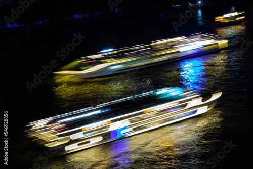 Filé photographique bateau sur Chao Phraya à Bangkok