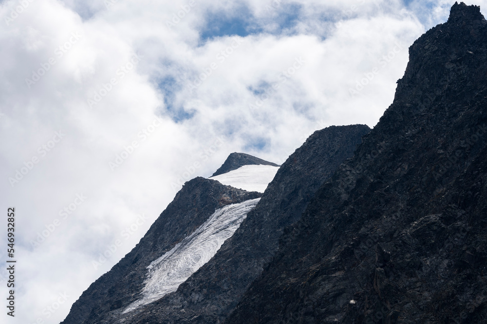 Ice and snow high in the Alps. Walking the Peiljoch (2676m) Trail. Hiking in Stubaital Valley. Photo’s of Stubaital Austria, Mieders, Neustift, Milders, Schonberg, Mutterberg, Volderau. Ice and snow high in the Alps. Walking the Peiljoch (2676m) Trail. Hiking in Stubaital Valley. Photo’s of Stubaital Austria, Mieders, Neustift, Milders, Schonberg, Mutterberg, Volderau.