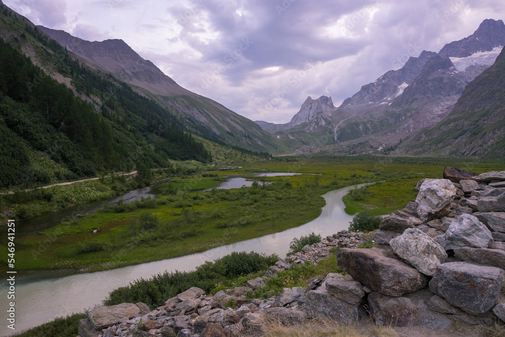 Naklejka premium Hiking around Mont Blanc, Alpine landscape