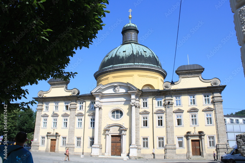 Salzburgo, ciudad de Austria con vistas a los Alpes. Salzburgo, ciudad de Austria con vistas a los Alpes.