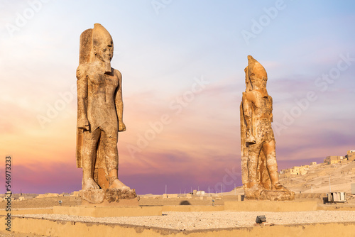 Obraz na płótnie The Colossal statues, Valley of Kings, Mortuary Temple of Thutmose III, Luxor, Egypt w salonie