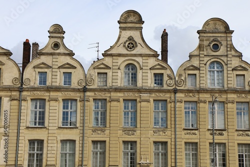 Bâtiment typique, vu de l'extérieur, ville de Arras, département du Pas de Calais, France