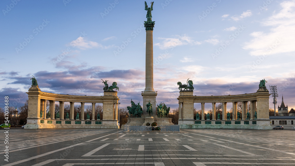 Obraz premium Heroes Square and Millennium Monument in Budapest, Hungary, Eastern Europe.