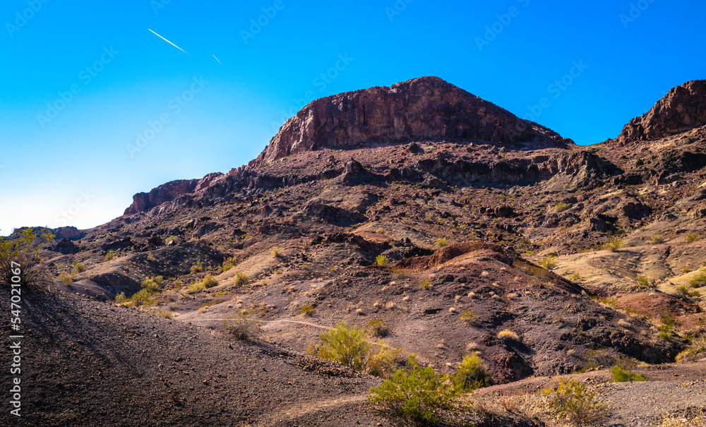 Obraz premium Sara Mountain Park trails arid desert landscape with red rock sandstone formation in Lake Havasu City, Arizona