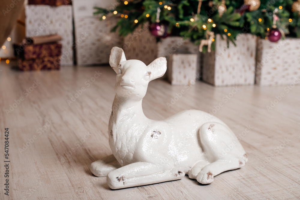 Weihnachtsdeko DekoHirsch DekoRentier Reh Deko Rehkitz, liegend Stock
