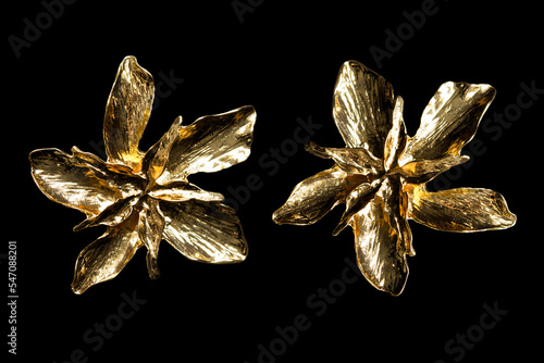 Foto Gold earrings on black
